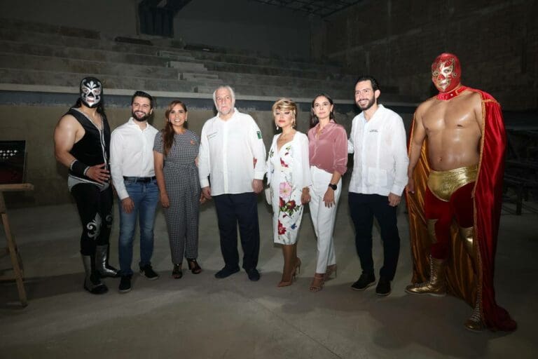 Presentan ‘Luchatitlán’, una arena turística para la lucha libre en Cancún 