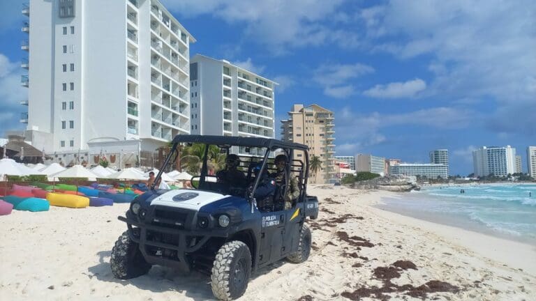 ‘Cobra’ Policía Turística de Cancún ‘derecho’ a empresarios 