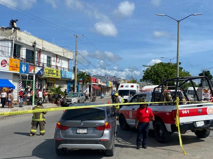 Motociclista pierde la vida tras ser arrollado por combi de transporte público en Cancún