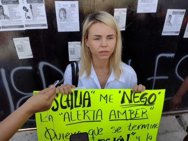 Denuncia mujer checa corrupción de la Fiscalía en la búsqueda de sus hijos, sustraídos por su exesposo 