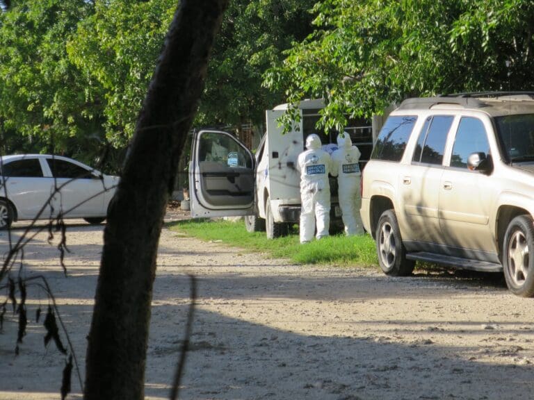 Abandonan cadáver de una persona en la colonia Santa Lucía de Cancún 