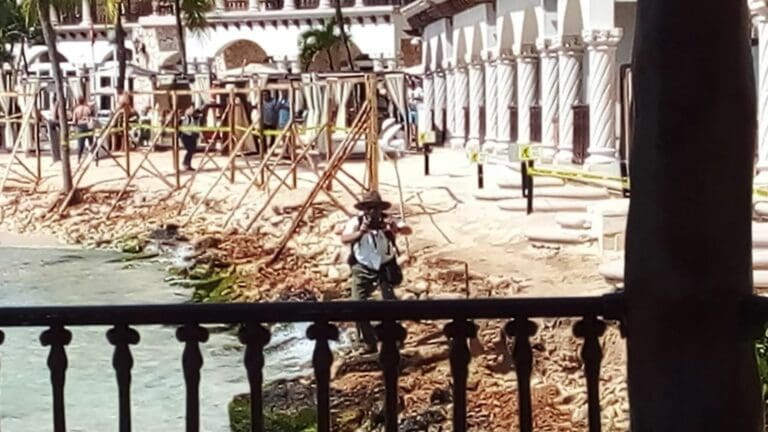 Clausuran ilegal obra de hotel Wyndham Alltra en Playa el Recodo