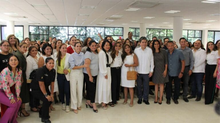 Respalda Ana Patricia Peralta capacitación y empoderamiento de mujeres cancunenses