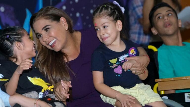 Teletón reconoce trabajo de Mara Lezama por la inclusión