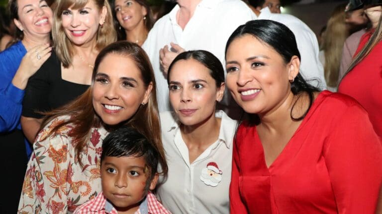 Iluminan la ciudad para que cancuneses disfruten fiestas decembrinas