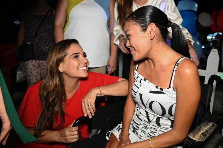 Mara Lezama encabezó encendido de la Villa Navideña en Cancún