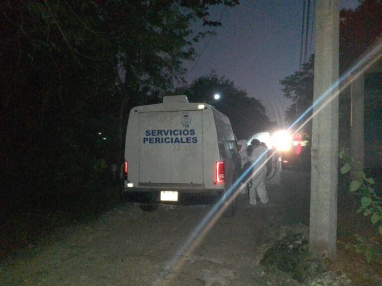 Un ejecutado fue encontrado este domingo en la colonia irregular "La Amistad" de Cancún, en un camino de terracería.