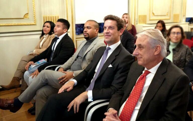 FIRMA ANA PATRICIA PERALTA ACUERDO DE COLABORACIÓN CON LA CÁMARA DE COMERCIO, INDUSTRIA Y SERVICIOS DE MADRID 