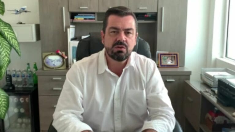 Ley Antitabaco debería sancionar a los usuarios, no a las empresas: Roberto Cintrón