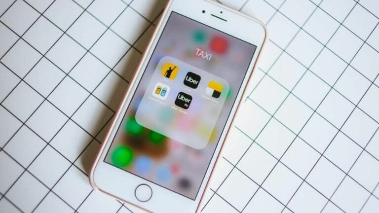 Aseguran socios de Uber que ya no pueden ser multados por el Instituto de Movilidad gracias al amparo otorgado a la plataforma.