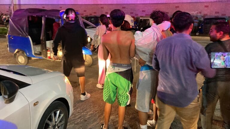 Con disparos al aire, asaltantes arrebatan propinas de trabajadores de hotel en Cancún