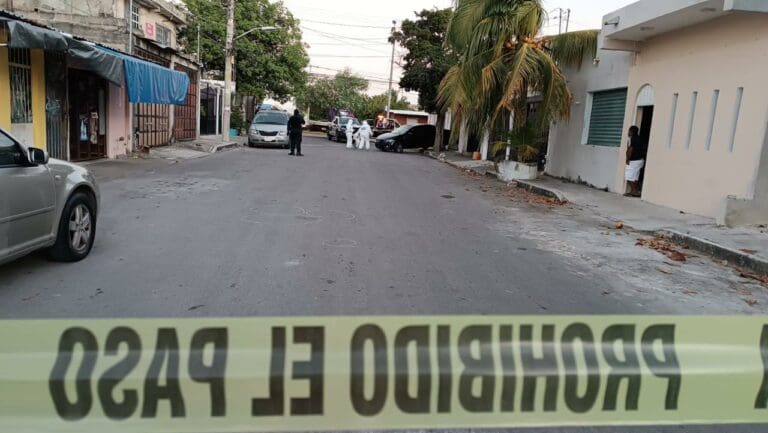 Balean sujetos a presunto policía estatal, luego de supuesto 'levantón' en la Región 100 de Cancún 