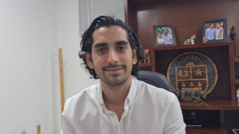 Invitan a solicitar cita para agilizar canje de placas