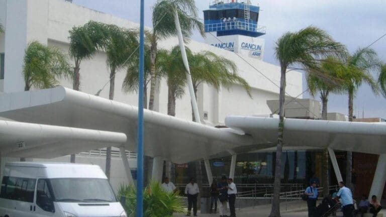 Fallo en sistema de Estados Unidos canceló 4 vuelos y demoró 8 en Aeropuerto de Cancún