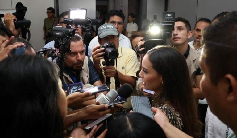 Confirma Ana Paty Peralta que se negocia un nuevo contrato con la empresa Red Ambiental 