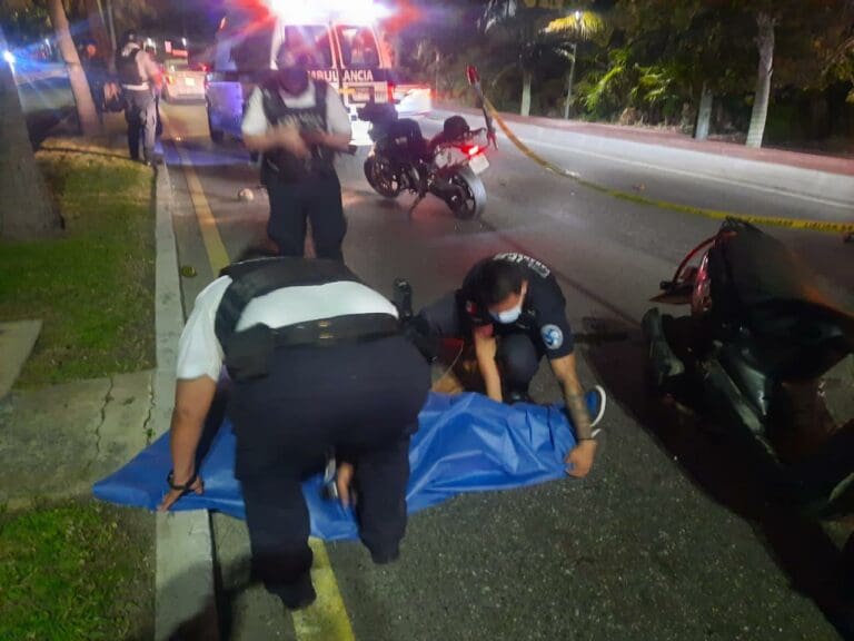 Muere motociclista tras derrapar en el kilómetro 2 de la Zona Hotelera de Cancún  