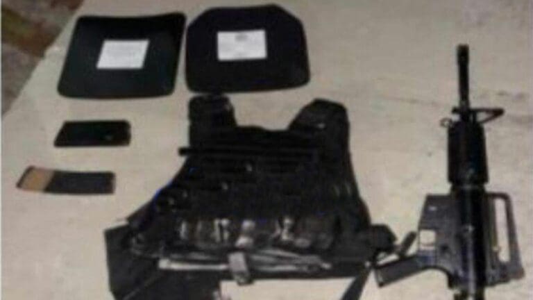 Aseguran armas y equipo táctico, tras presunto enfrentamiento en Bonfil