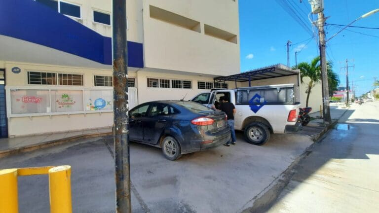 Padres de menor a quien le cayó una portería demandan a la escuela; niña dejó el hospital