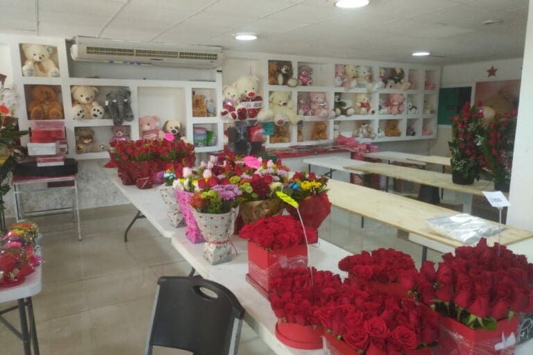 Flores son un lujo; más de 400 pesos la docena de rosas y hay arreglos de hasta 7 mil pesos 