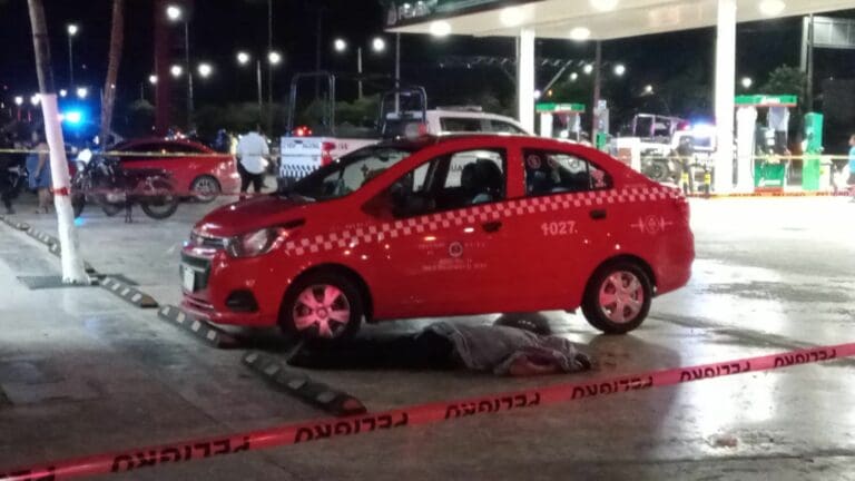 Acribillan a taxista de Isla Mujeres en las inmediaciones del Hospital General de Cancún  