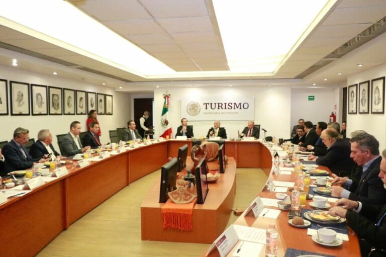 Destaca Sectur herramienta tecnológica en Aeropuerto de Cancún 