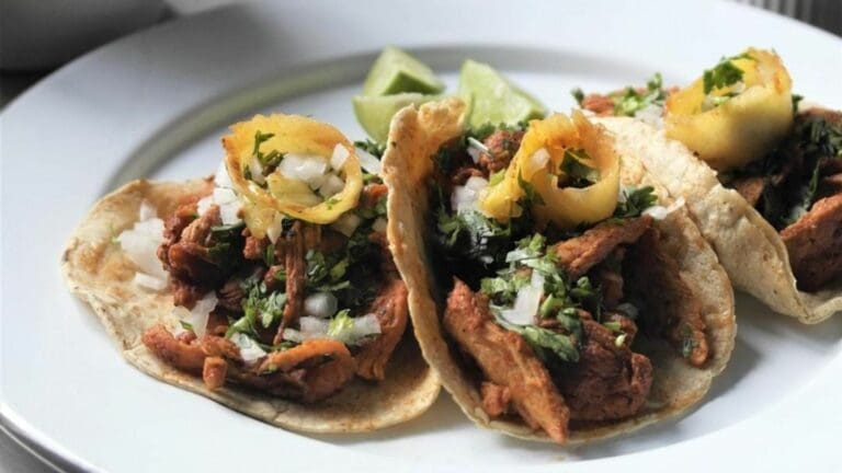 Tacos a 5 pesos en Cancún este viernes, además de música en vivo y lucha libre