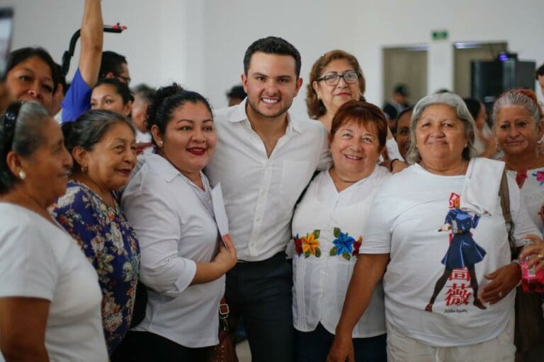 Ante más de 600 cancunenses, refrenda Pablo Bustamante el compromiso de los Programas del Bienestar con las mujeres y sus familias