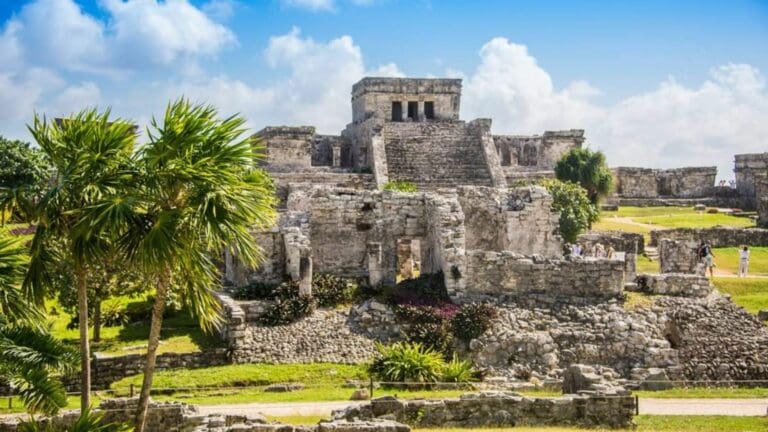 Abrirán este lunes las zonas arqueológicas de Tulum para recibir el equinoccio Abrirán este lunes las zonas arqueológicas de Tulum para recibir el equinoccio