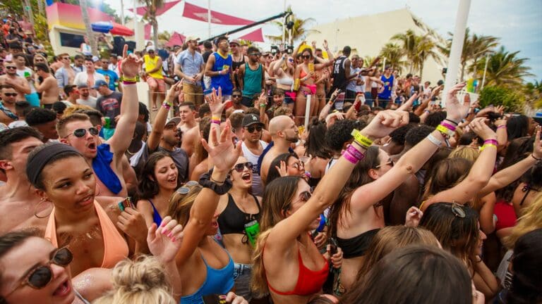 Ya no llegan tantos spring breakers a Cancún como antes, afirma concierge de hotel