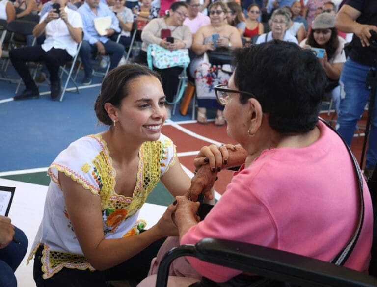 Pondera Ana Patricia Peralta a mujeres en tercera jornada de atención ciudadana