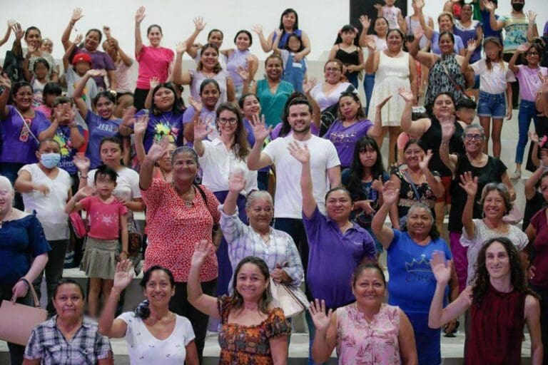 Se beneficiarán más mujeres con los Programas del Bienestar y el rescate de espacios públicos en Quintana Roo: Pablo Bustamante