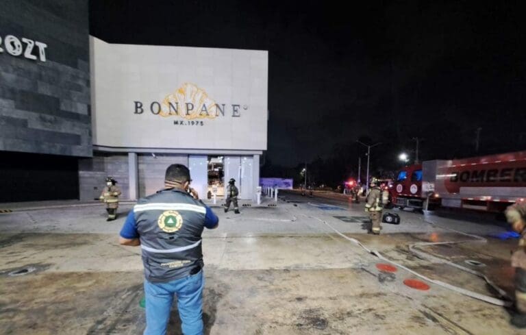 Supervisa Protección Civil instalaciones de panadería de Cancún tras fuga de gas y explosión
