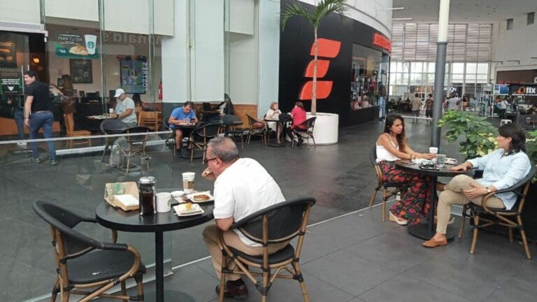 Afectan fallas en el internet operación de restaurantes de Cancún