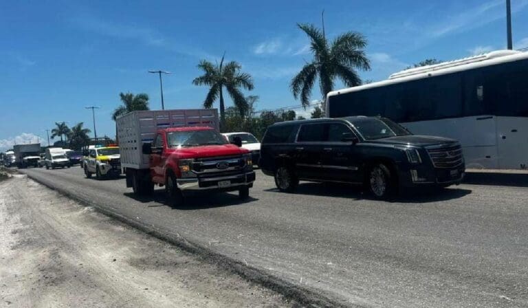 Nuevos ajustes viales momentáneos en el bulevar Luis Donaldo Colosio de Cancún debido a las obras que se realizan en la zona.