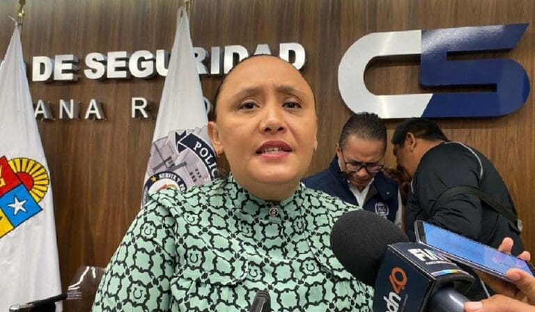 Cristina Torres Gómez invitó a los afectados a interponer sus denuncias contra taxistas ante las autoridades correspondientes.