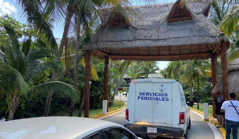 Ejecutan a tres personas frente al hotel Fiesta Americana Condesa de la Zona Hotelera de Cancún