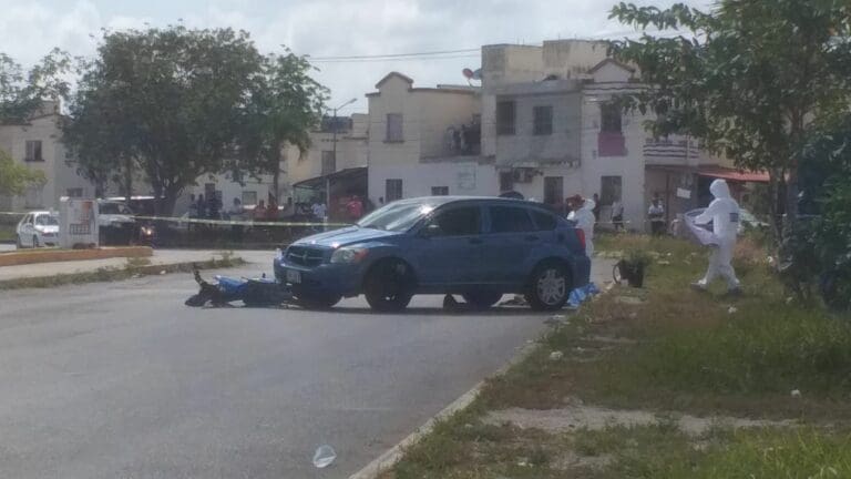 Muere mujer al ser arrollada en motocicleta, en Villas Otoch Paraíso de Cancún