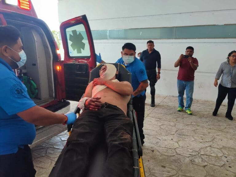Balean a dos hombres en la Supermanzana 68 de Cancún; uno pierde la vida