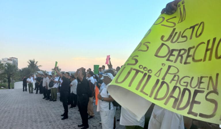 Trabajadores del Hotel Paradisus Cancún iniciaron con un paro de brazos caídos porque no les pagaron utilidades. Parece que ya hay acuerdo.