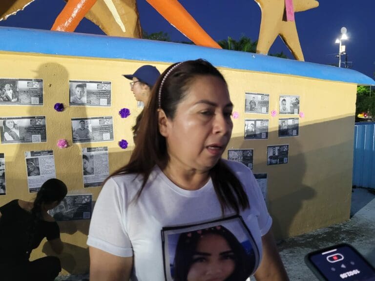 Activistas protestaron este 10 de mayo en Cancún. Denuncian que funcionarios ya no las invitan a reuniones.