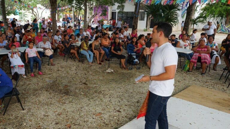 Celebramos a las mujeres, alma y corazón de los hogares cancunenses y quintanarroenses: Pablo Bustamante