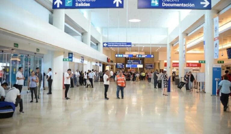 Reportaron desaparición de 2 hindúes en Cancún; fueron retenidos por horas por Migración del aeropuerto