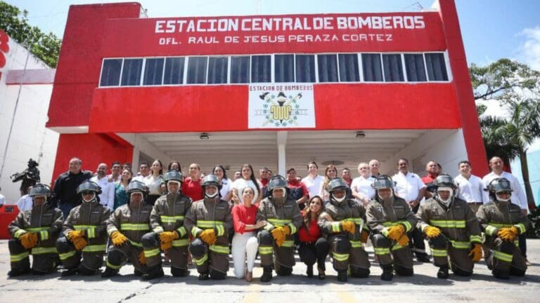 Reconoce Ana Paty Peralta a bomberos por su destacada labor