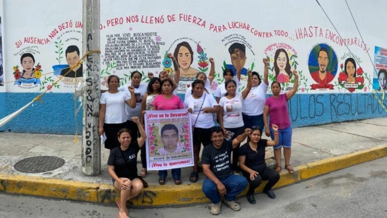 Las Madres Buscadoras anunciaron una nueva marcha para este lunes. También dieron a conocer un hermanamiento con los padres de los 43.