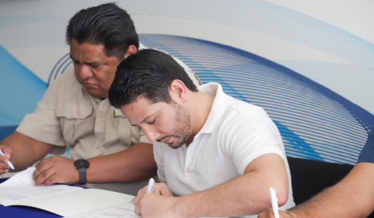 Firma Renán Sánchez convenio con AMERIMED para facilitar a los Cozumeleños el acceso a servicios Médicos Especializados