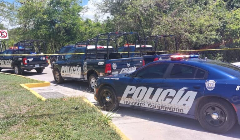 Persecución y balacera en la carretera Playa del Carmen-Puerto Morelos Persecución y balacera en la carretera Playa del Carmen-Puerto Morelos