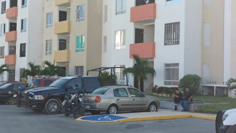 Un mujer fue hallada ahorcada, al parecer es un presunto suicidio. Hallaron dos menores en su casa, sus hijos.