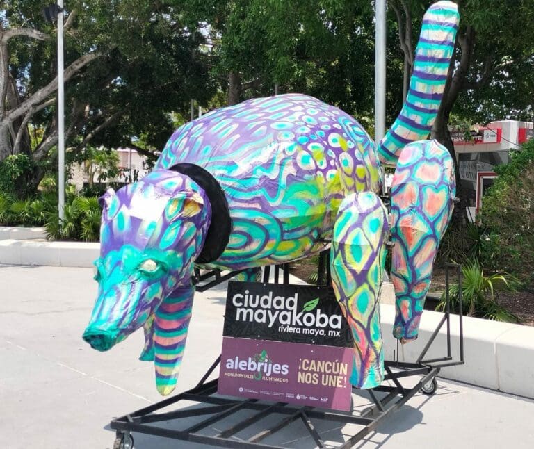 'Conquistan' alebrijes gigantes la Plaza de la Reforma de Cancún 