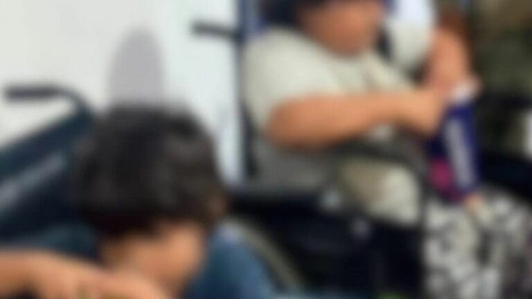 Una mujer acreditó ser tía de los menores abandonados en cine de Cancún; podría obtener custodia