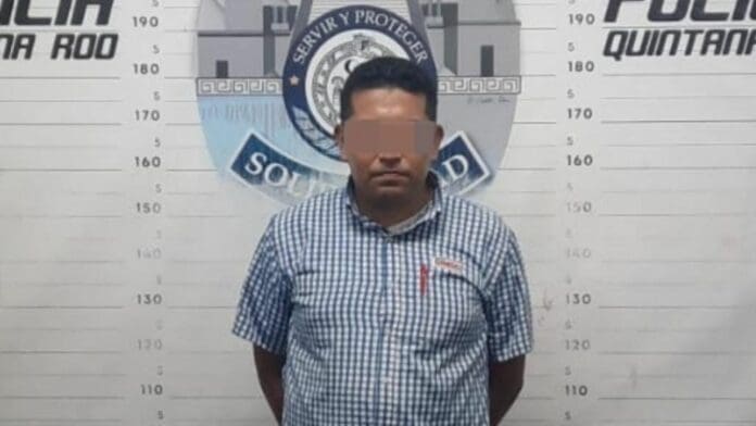 Fue aprehendido un sujeto que iba a bordo de un auto con tarjeta de circulación apócrifa y placas sobrepuestas en Playa del Carmen.